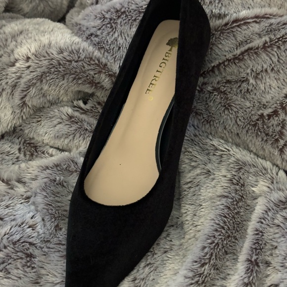 Black Velvet kitten heels never worn . Excellent condition. Size 39 - Picture 5 of 13